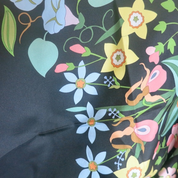 Claire Murray 100%Silk Scarf - Picture 7 of 8